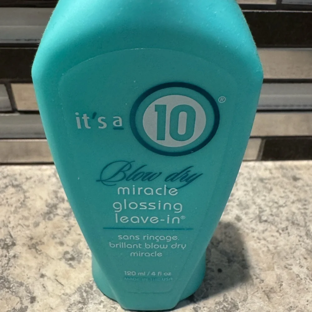 It’s a 10 Blow Dry Miracle Glossing Leave-In